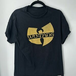 Black vintage wutang shirt